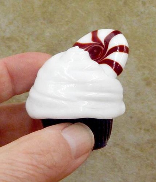 Click to view detail for HG-207 Mini-Cupcake White Icing and Peppermint $63